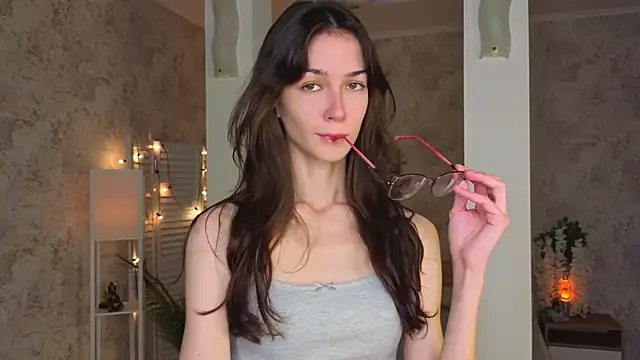 ReneeLippeatt online show from October 2, 2025, 7:17 pm