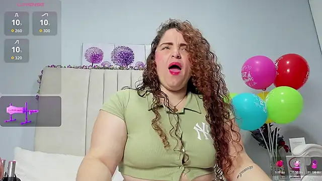 AmandaaWats online show from November 22, 2025, 11:31 am