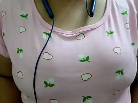 tamilqueenbaby online show from October 10, 2025, 2:07 pm