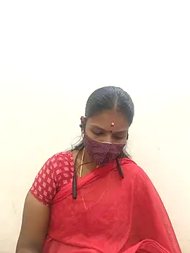 Snapshot of Tamil_Yalini12 chatting on November 3, 2025, 8:29 am Tamil Yalini12 online show from November 3, 2025, 8:29 am