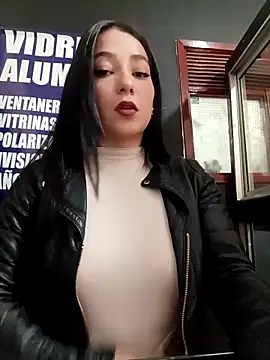 Snapshot of _Luna-1 chatting on November 24, 2025, 3:01 pm Luna-1 online show from November 24, 2025, 3:01 pm