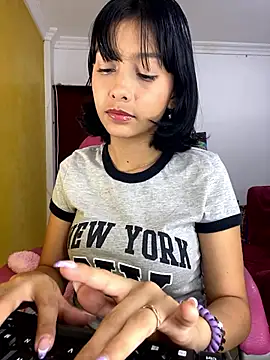 Snapshot of xoxo_milk chatting on January 11, 2026, 4:36 pm xoxo milk online show from January 11, 2026, 4:36 pm