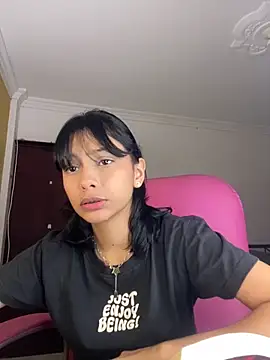 Snapshot of xoxo_milk chatting on December 4, 2025, 5:23 pm xoxo milk online show from December 4, 2025, 5:23 pm