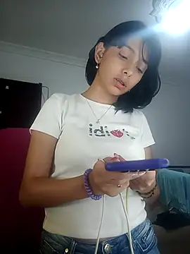 Snapshot of xoxo_milk chatting on December 20, 2025, 11:07 pm xoxo milk online show from December 20, 2025, 11:07 pm