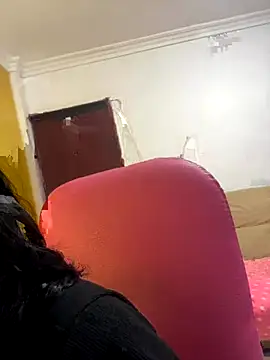 Snapshot of xoxo_milk chatting on November 9, 2025, 4:22 pm xoxo milk online show from November 9, 2025, 4:22 pm