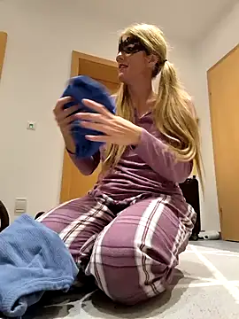 Naughty-Layla online show from October 20, 2025, 5:53 am