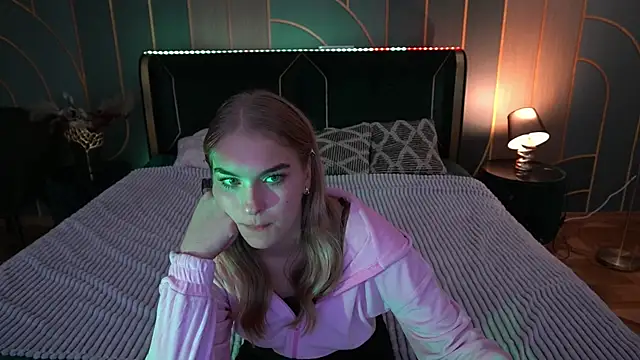 AlinaLiii online show from November 17, 2025, 1:15 pm