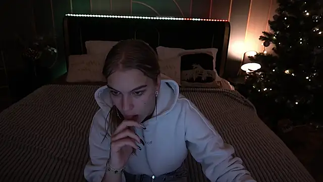 AlinaLiii online show from December 19, 2025, 7:11 am