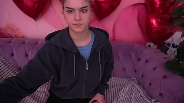 Snapshot of AlinaLiii chatting on February 9, 2026, 3:21 pm AlinaLiii online show from February 9, 2026, 3:21 pm