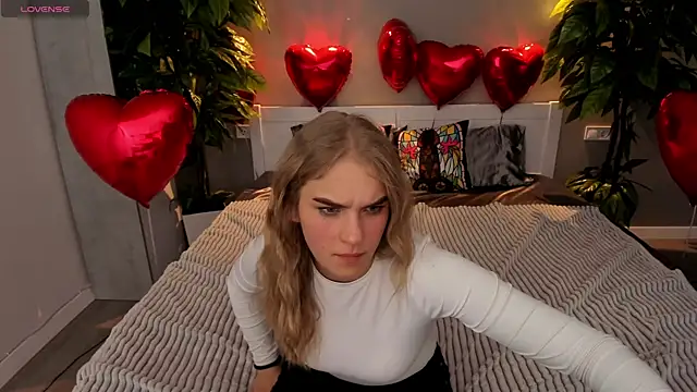 Snapshot of AlinaLiii chatting on February 12, 2026, 8:30 pm AlinaLiii online show from February 12, 2026, 8:30 pm