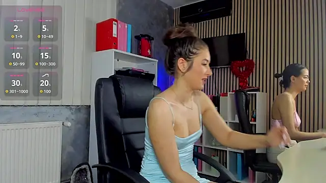 Snapshot of OfficeGirls chatting on June 19, 2026, 5:52 pm OfficeGirls online show from June 19, 2026, 5:52 pm