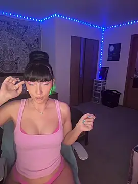 MaciiMayy online show from April 11, 2026, 9:51 pm