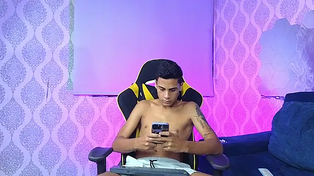Snapshot of Twink_davidxx chatting on October 12, 2025, 7:26 pm Twink davidxx online show from October 12, 2025, 7:26 pm