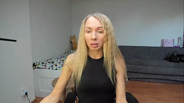 AlisiaCat online show from May 9, 2026, 1:47 pm