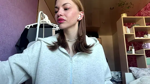 Snapshot of SofiaSmiles chatting on September 24, 2025, 5:03 am SofiaSmiles online show from September 24, 2025, 5:03 am