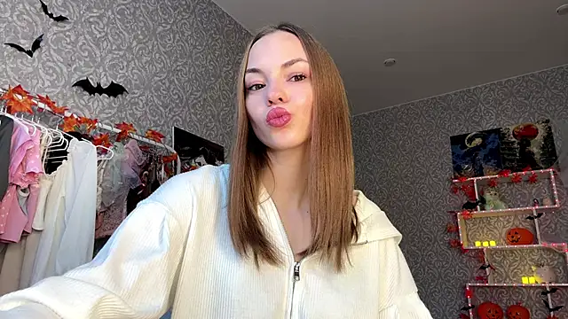 Snapshot of SofiaSmiles chatting on October 22, 2025, 6:35 am SofiaSmiles online show from October 22, 2025, 6:35 am