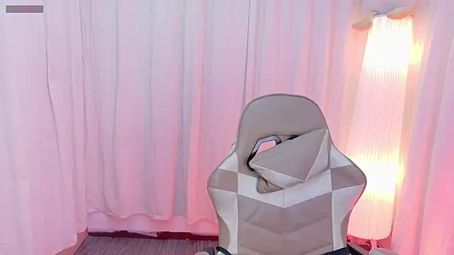 kehlannis  online show from November 8, 2025, 8:23 pm