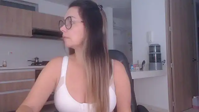 Snapshot of LovePaula chatting on June 20, 2026, 2:16 am LovePaula online show from June 20, 2026, 2:16 am