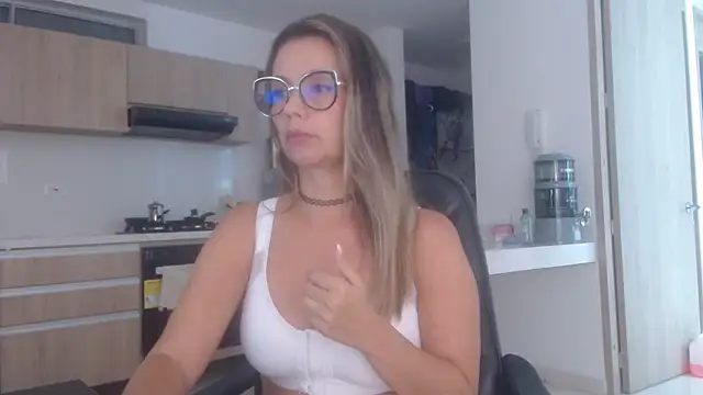 LovePaula online show from December 2, 2025, 11:56 am