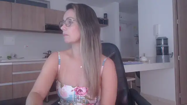 LovePaula online show from March 22, 2026, 12:47 am