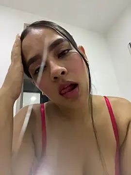 Snapshot of Valery_lux16 chatting on February 6, 2026, 3:30 pm Valery lux16 online show from February 6, 2026, 3:30 pm