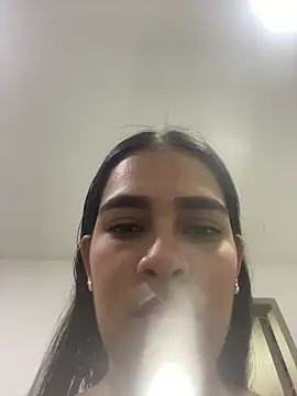 Snapshot of Valery_lux16 chatting on February 4, 2026, 9:10 pm Valery lux16 online show from February 4, 2026, 9:10 pm