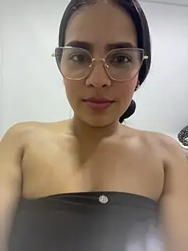 Snapshot of Valery_lux16 chatting on February 8, 2026, 3:48 am Valery lux16 online show from February 8, 2026, 3:48 am