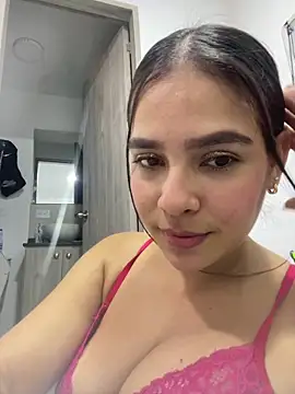 Snapshot of Valery_lux16 chatting on February 14, 2026, 3:34 pm Valery lux16 online show from February 14, 2026, 3:34 pm