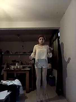 transreyna online show from February 13, 2025, 11:06 am