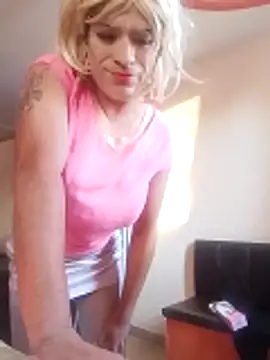 transreyna online show from November 12, 2025, 11:30 pm