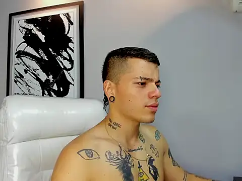 wildthor26 online show from September 28, 2025, 2:18 am