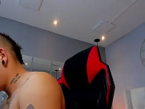 wildthor26 online show from October 8, 2025, 6:04 am