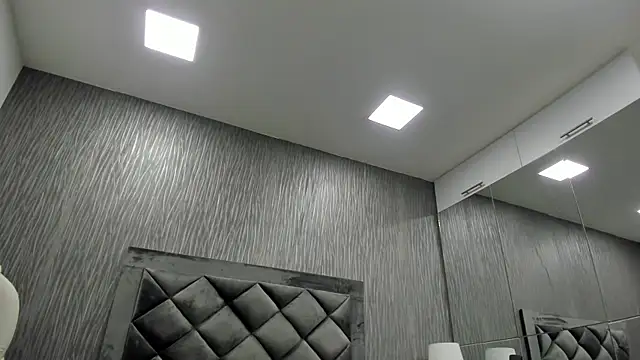 dylan cross  online show from October 12, 2025, 11:22 am