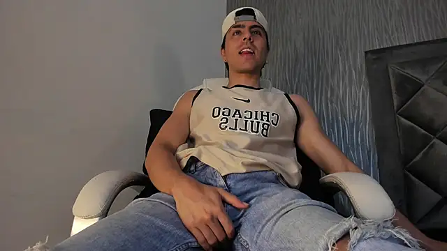 dylan cross  online show from October 13, 2025, 11:23 am