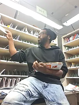 214KingLonggg online show from February 11, 2026, 1:22 pm