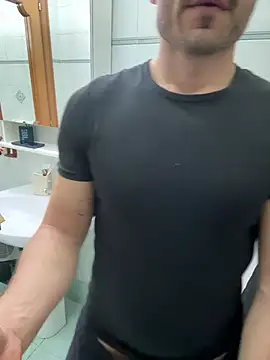 Snapshot of giovan2020 chatting on February 27, 2026, 10:42 pm giovan2020 online show from February 27, 2026, 10:42 pm