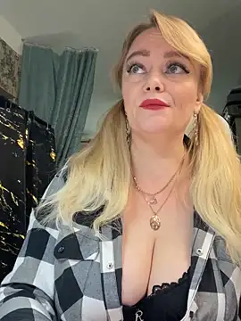 Sweet-blonde online show from May 18, 2026, 10:09 am