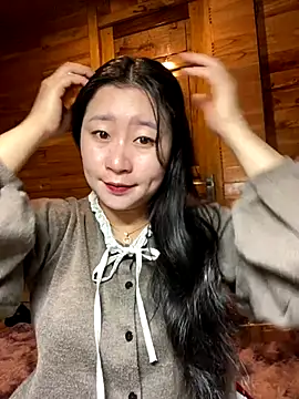 violet-00 online show from December 17, 2025, 1:10 am