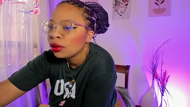 Lauraricci   online show from November 6, 2025, 2:21 pm