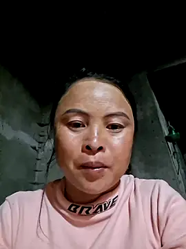 Snapshot of xuxulovezz chatting on February 15, 2026, 12:04 pm xuxulovezz online show from February 15, 2026, 12:04 pm