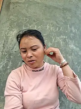 Snapshot of xuxulovezz chatting on February 24, 2026, 2:34 am xuxulovezz online show from February 24, 2026, 2:34 am