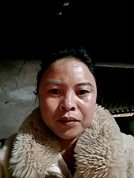 Snapshot of xuxulovezz chatting on February 1, 2026, 12:42 am xuxulovezz online show from February 1, 2026, 12:42 am