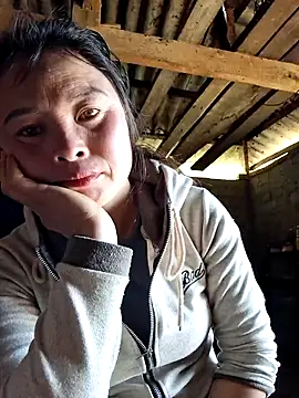 Snapshot of xuxulovezz chatting on February 5, 2026, 5:25 am xuxulovezz online show from February 5, 2026, 5:25 am