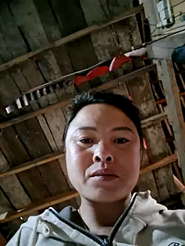 Snapshot of xuxulovezz chatting on March 2, 2026, 12:11 am xuxulovezz online show from March 2, 2026, 12:11 am