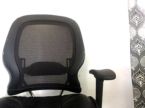 Zola Nooryi online show from October 6, 2025, 2:18 pm