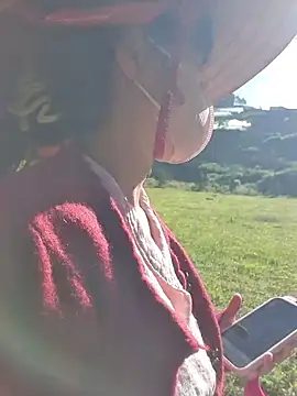 Snapshot of Helen-Tran chatting on November 26, 2025, 1:16 am Helen-Tran online show from November 26, 2025, 1:16 am