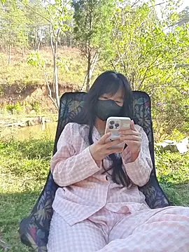 Snapshot of Helen-Tran chatting on February 5, 2026, 1:23 am Helen-Tran online show from February 5, 2026, 1:23 am