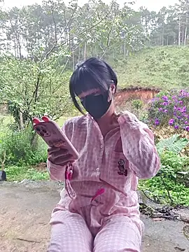 Snapshot of Helen-Tran chatting on November 19, 2025, 2:22 am Helen-Tran online show from November 19, 2025, 2:22 am