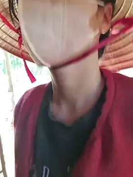 Snapshot of Helen-Tran chatting on December 17, 2025, 1:43 am Helen-Tran online show from December 17, 2025, 1:43 am