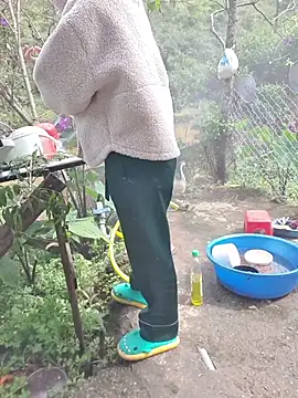 Snapshot of Helen-Tran chatting on October 29, 2025, 2:54 am Helen-Tran online show from October 29, 2025, 2:54 am